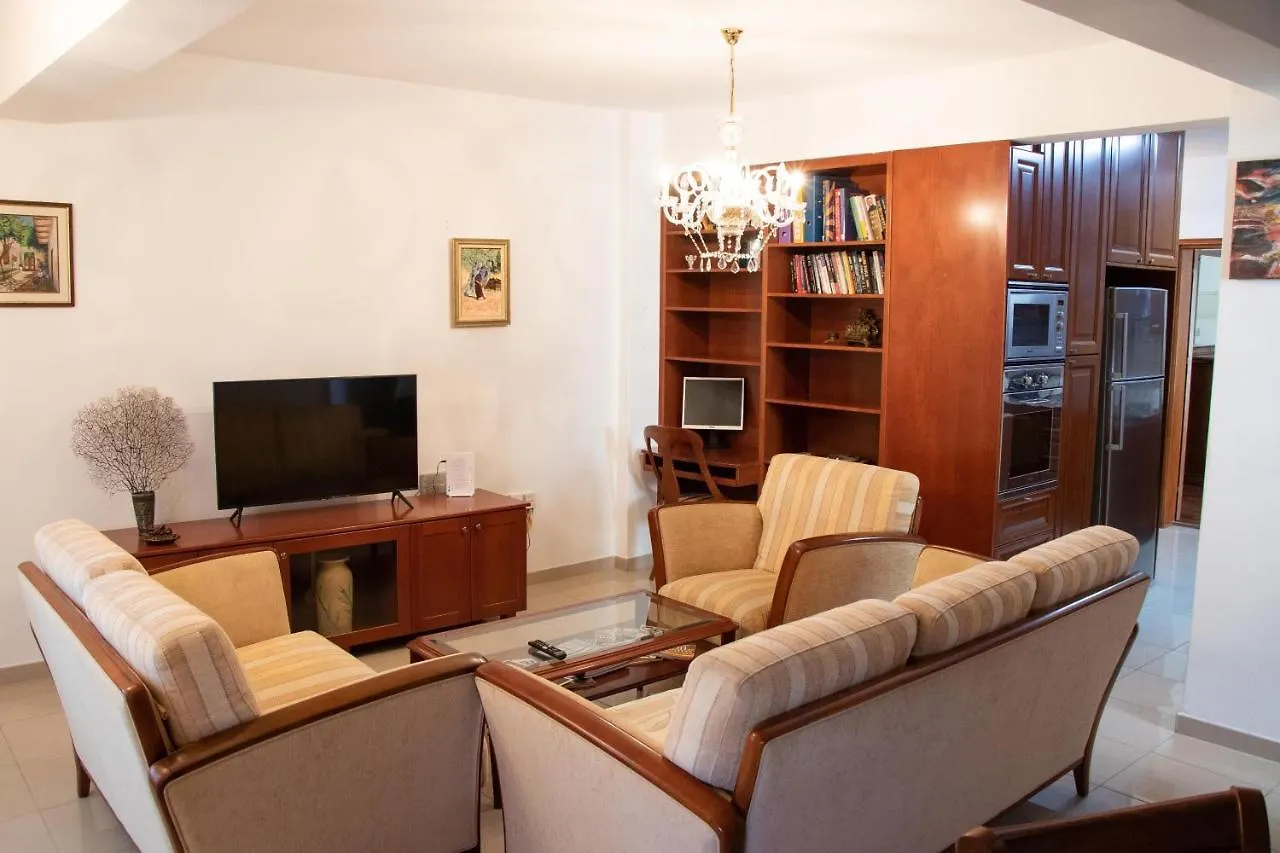 דירה לרנקה Luxury Apartment, Near Pinikoudes Beach