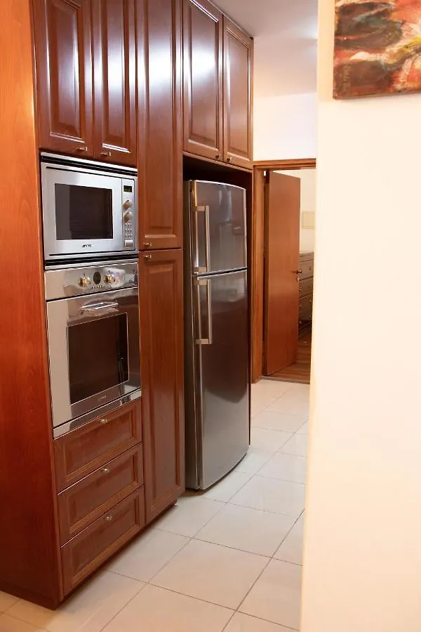 לרנקה Luxury Apartment, Near Pinikoudes Beach דירה