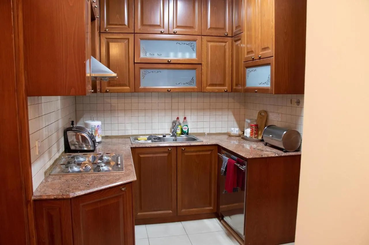לרנקה Luxury Apartment, Near Pinikoudes Beach דירה
