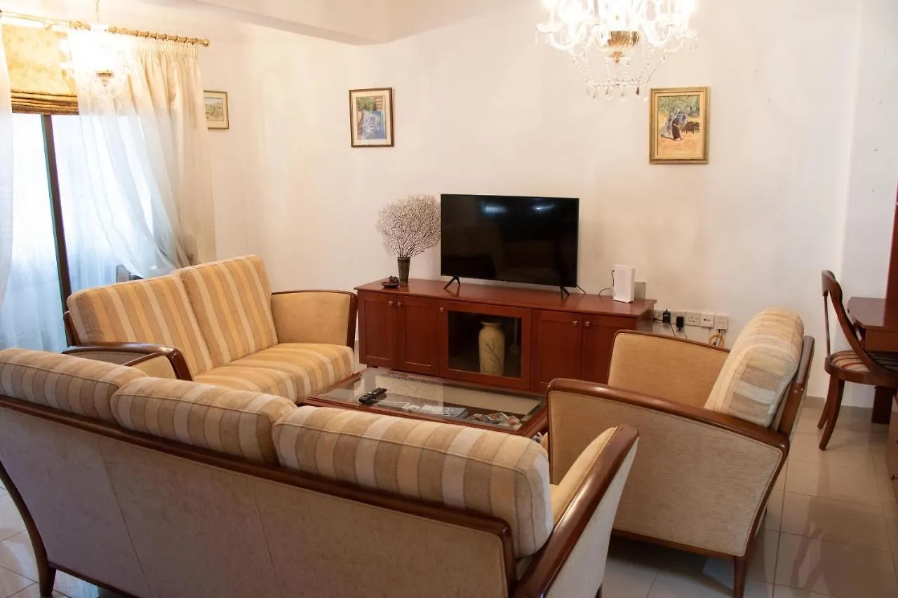 Luxury Apartment, Near Pinikoudes Beach Λάρνακα