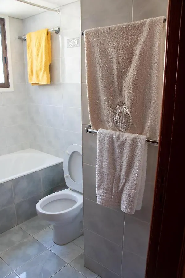 לרנקה Luxury Apartment, Near Pinikoudes Beach דירה
