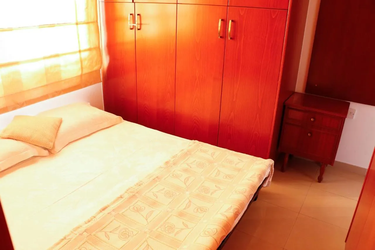 Luxury Apartment, Near Pinikoudes Beach Λάρνακα