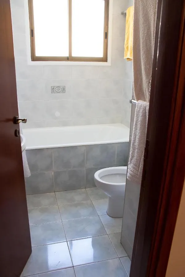 Luxury Apartment, Near Pinikoudes Beach Larnaca